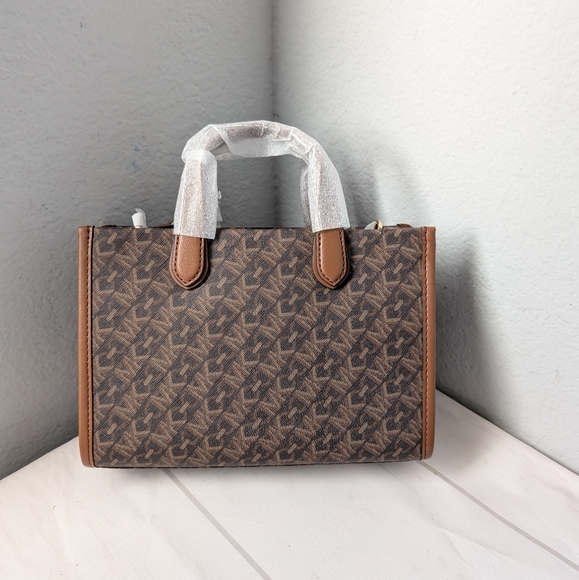 NWT Michael Kors Gigi Small Empire Signature Logo Messenger Bag In Brown - Picture 2 of 5